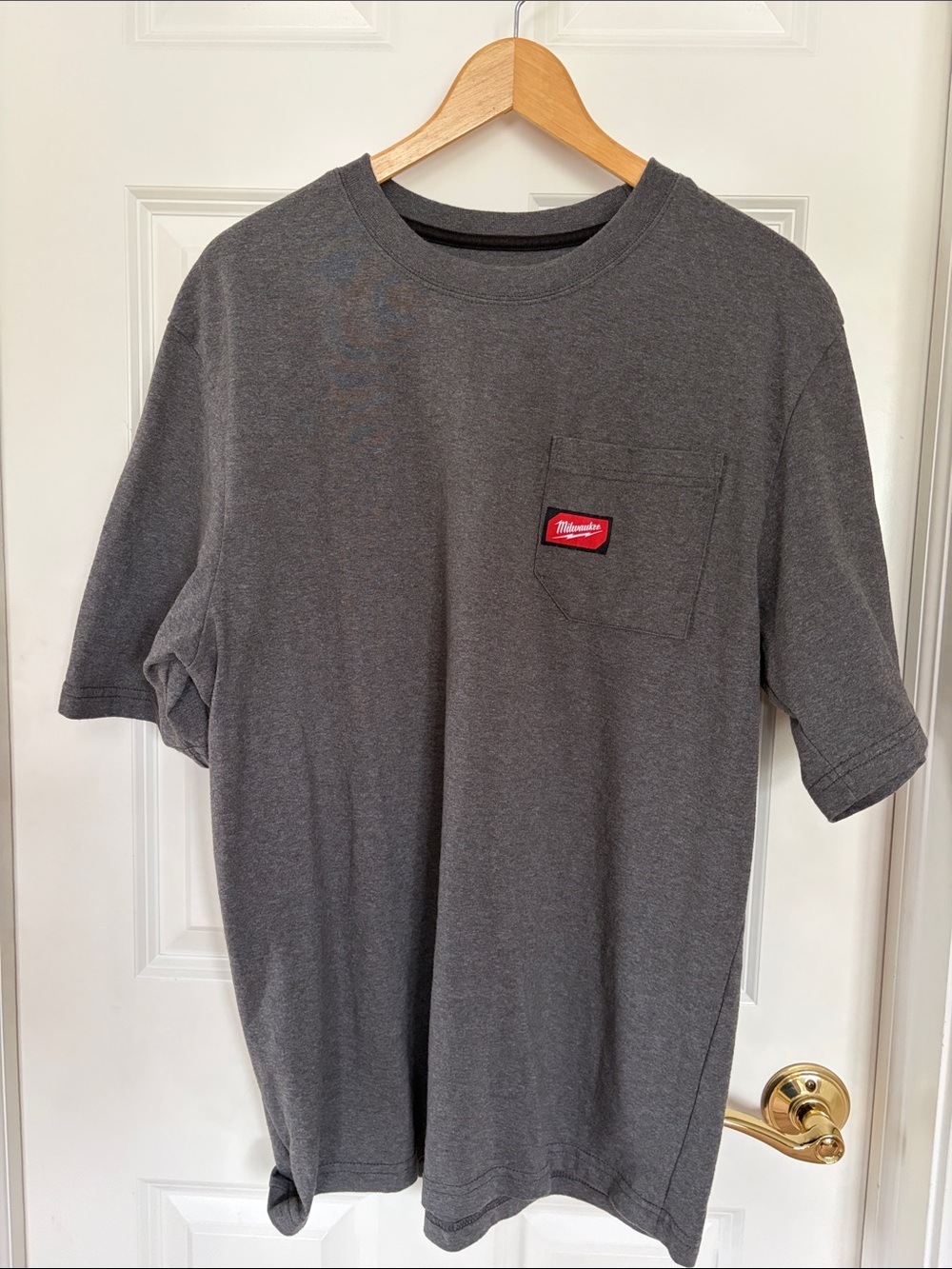 Gray Pocket Crew Neck T-Shirt - Men's Large - Milwaukee